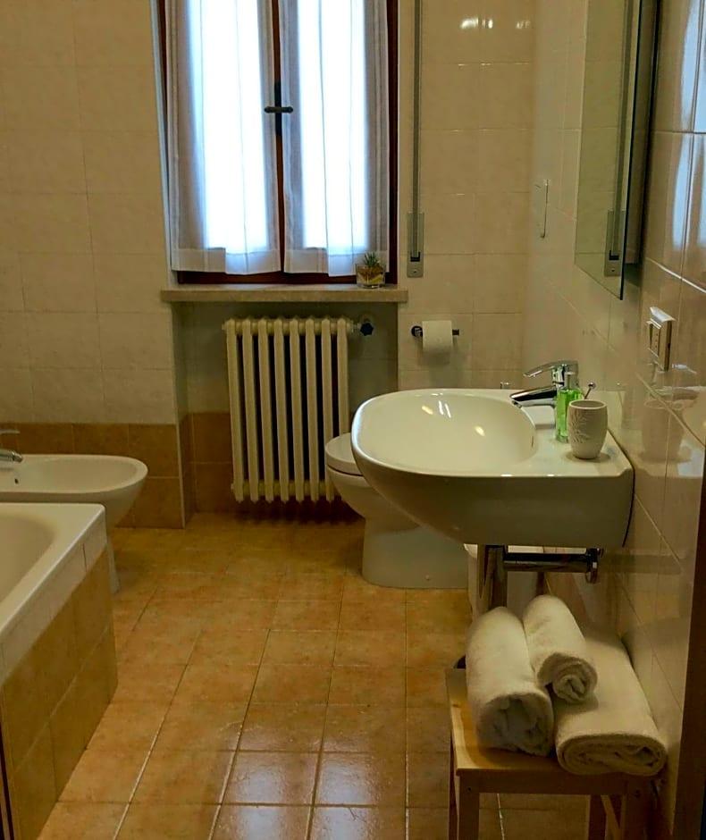 Camera Matrimoniale Deluxe con Vista Giardino e Bagno Privato