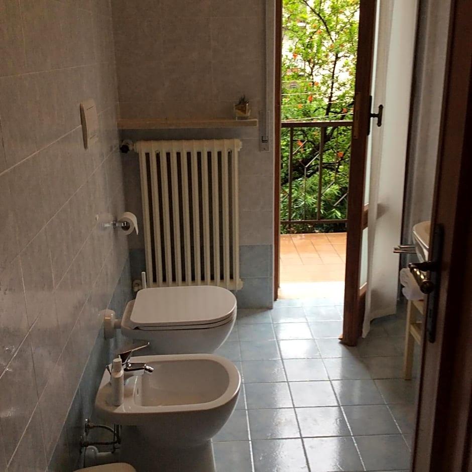 Ampia Camera Matrimoniale con Bagno Privato